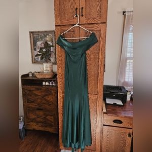 Lulu's size 4 emerald formal gown, NWT